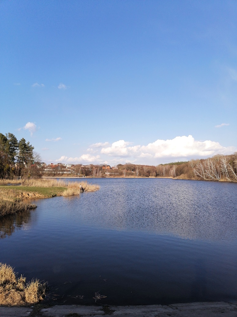 Каскади озер та весняні пейзажі: найкращі локації для пікніку поруч із Києвом