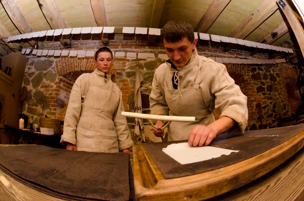 Неприступные твердыни: пять красивейших замков Украины, которые стоит увидеть осенью