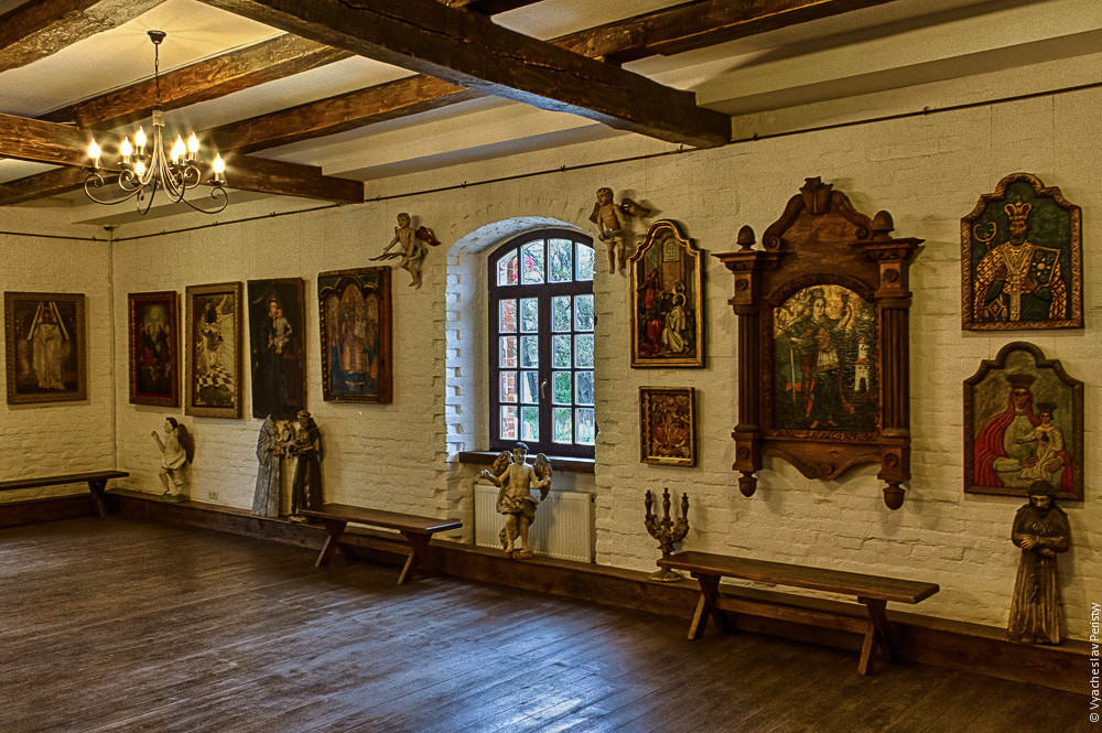 Неприступные твердыни: пять красивейших замков Украины, которые стоит увидеть осенью