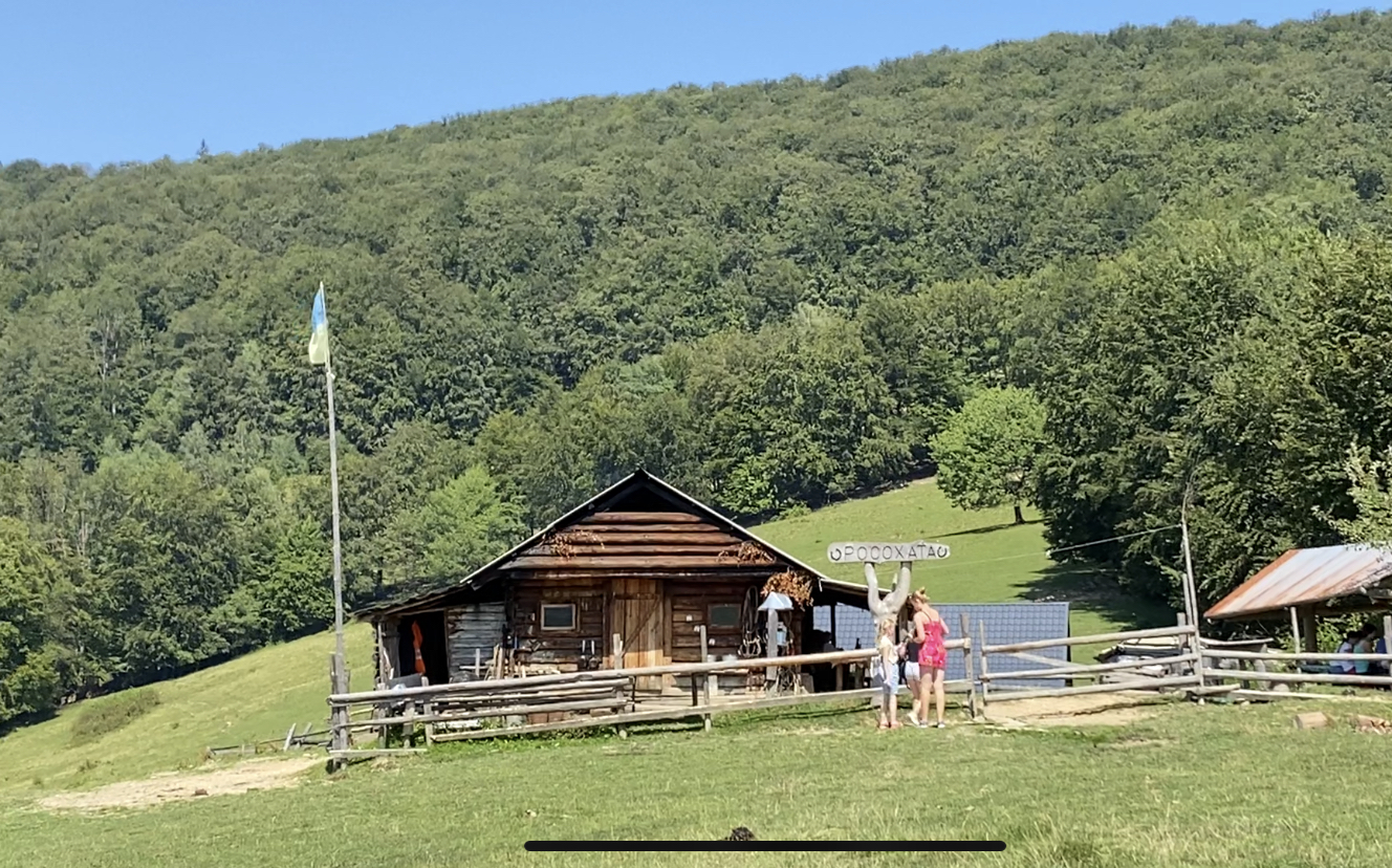 Качели, пещеры и тоннели: &quot;секретные&quot; локации Карпат, о которых не знают туристы