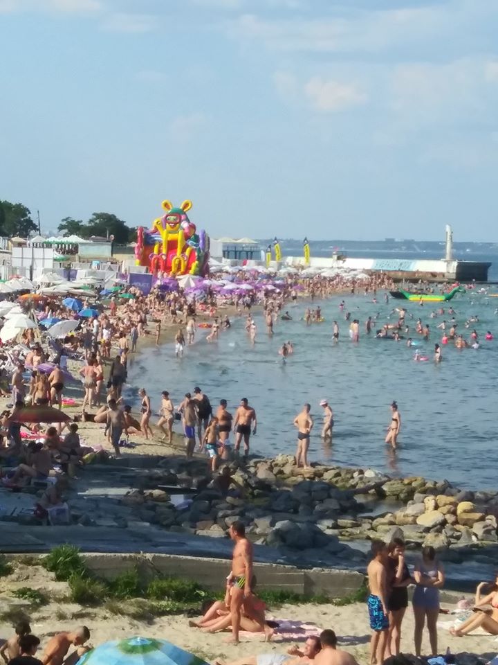 &quot;Майже не було людей у масках&quot;: українка про відпочнинок на морі та про пляжі Одеси