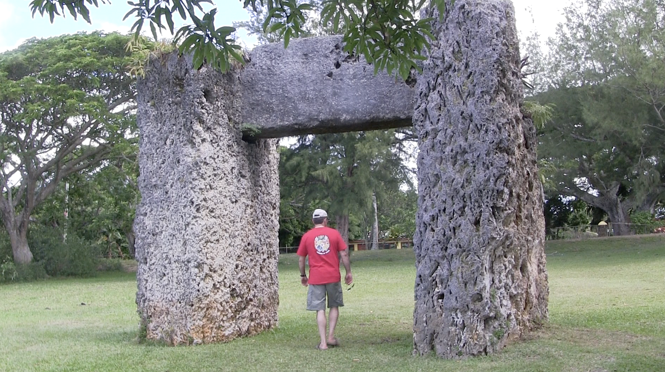 Свой &quot;Стоунхендж&quot; и необычные традиции: чем удивляет путешественников остров в Тихом океане