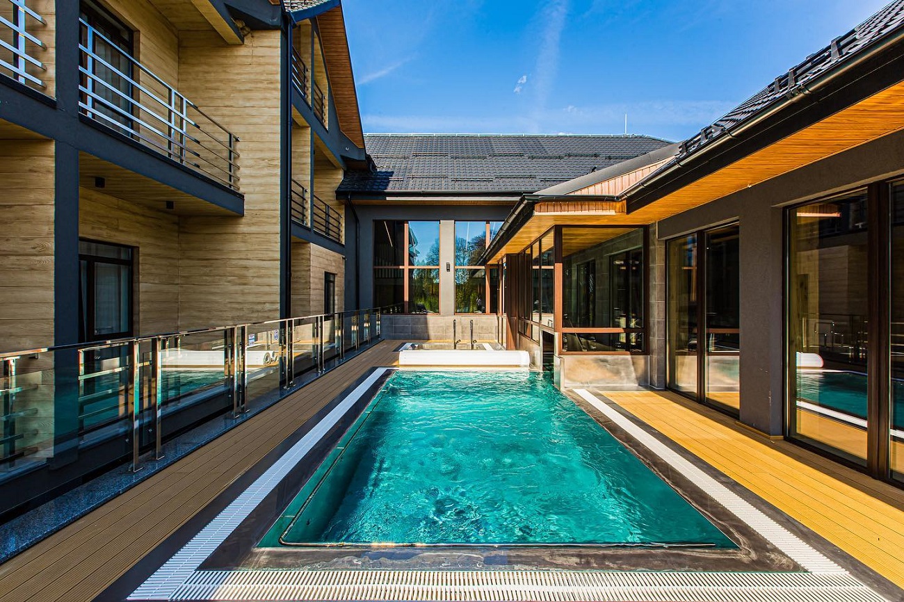 Деньги на путешествия. В Украине могут ввести сертификаты для туристов: что известно