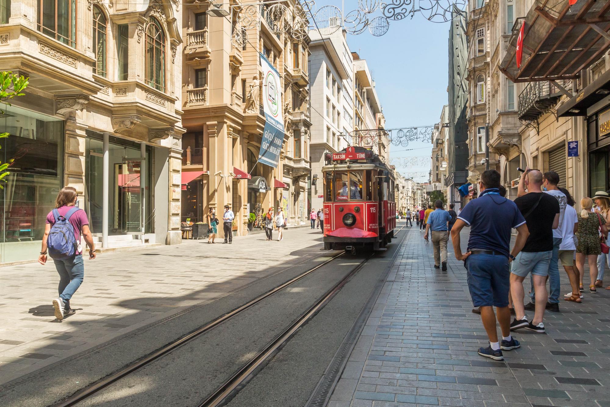 Подорож на два континенти: що подивитися у Стамбулі цієї осені