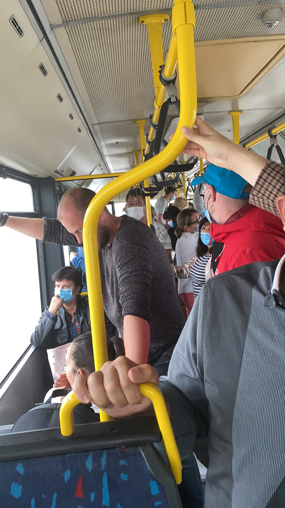 "Ни намека на дистанцию": туристы жалуются на несоблюдение карантина в "Борисполе"