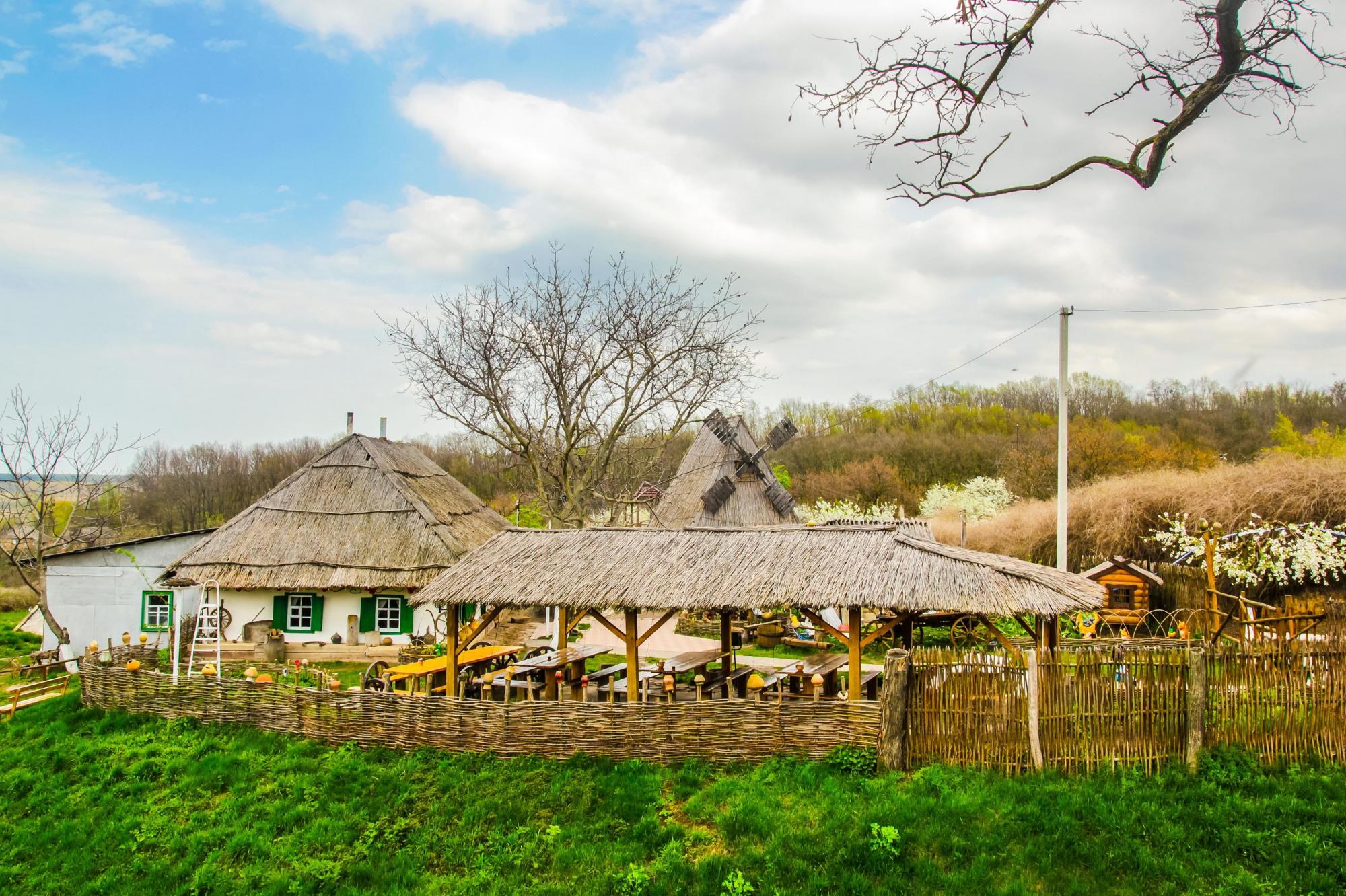 Загадки та пам'ятки історії: невелике село на Черкащині дивує туристів незвичними об'єктами