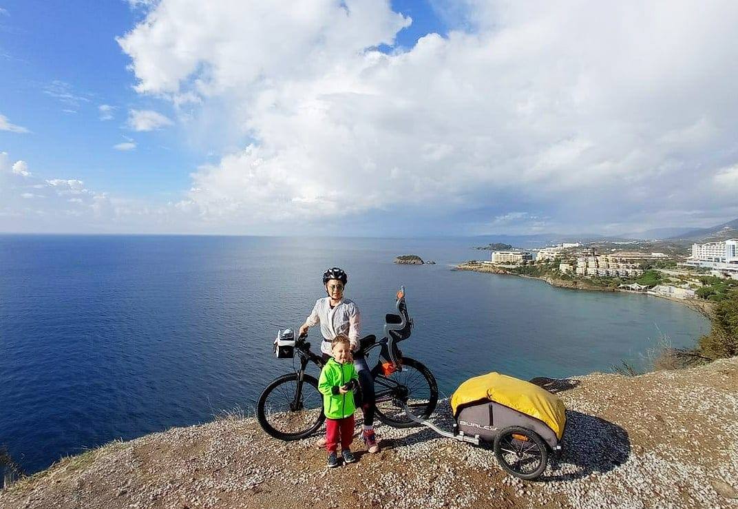 Вопреки пандемии: украинские путешественники начали новую поездку по миру на велосипедах