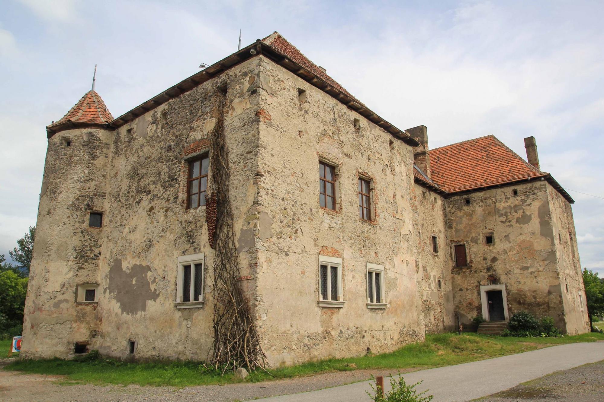 &quot;Перлина&quot; України: стародавній замок на Закарпатті приваблює тисячі туристів