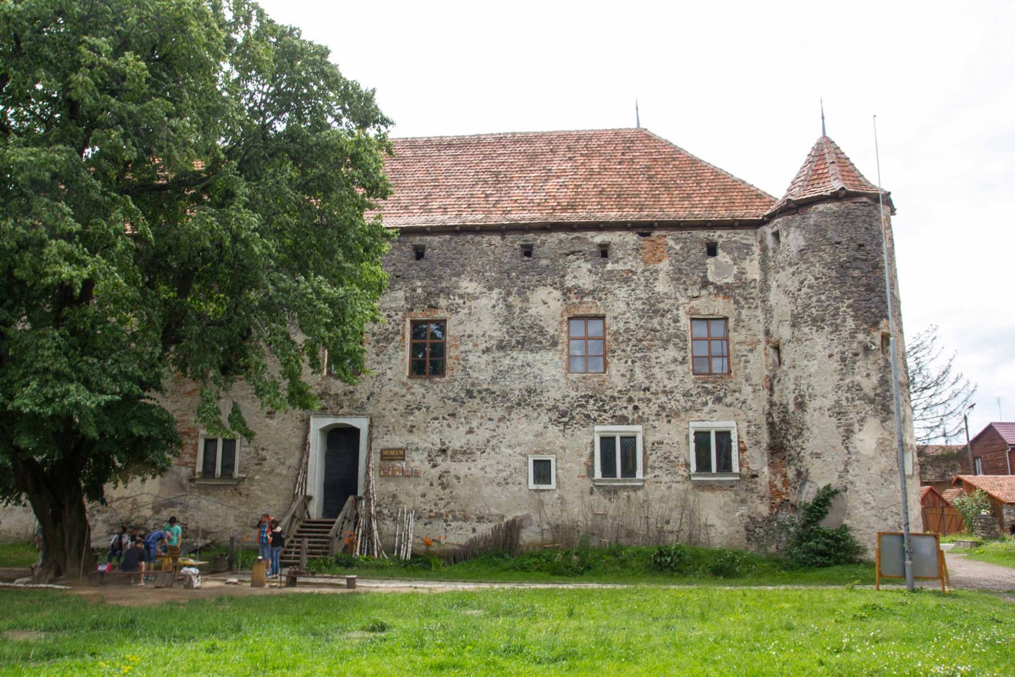 "Жемчужина" Украины: древний замок на Закарпатье привлекает тысячи туристов