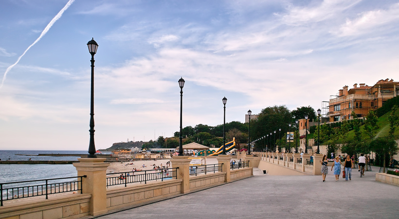 Успейте посетить осенью: роскошные пляжи Одессы с бассейнами и развлечениями