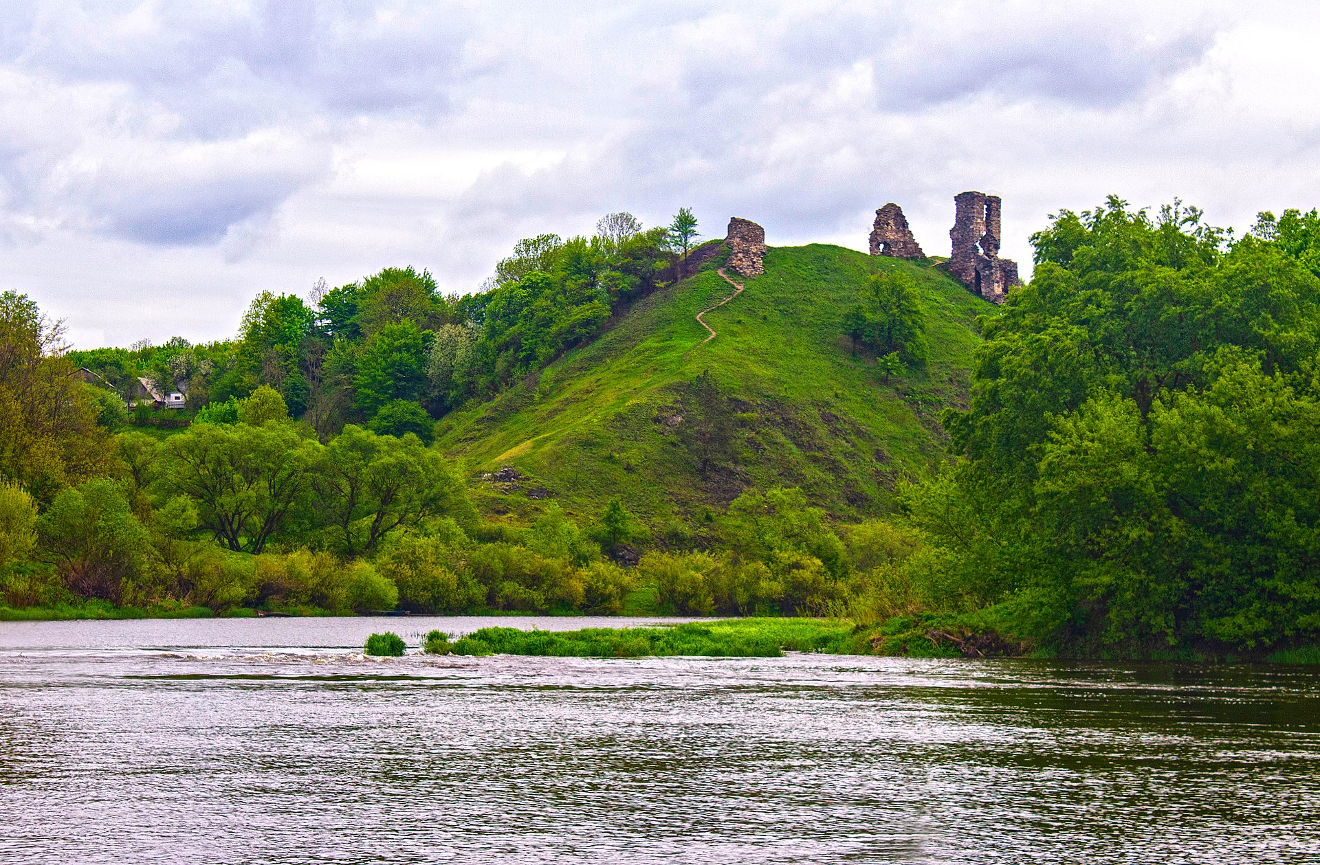 Без доріг та реставрації: чому в українські замки їде мало туристів