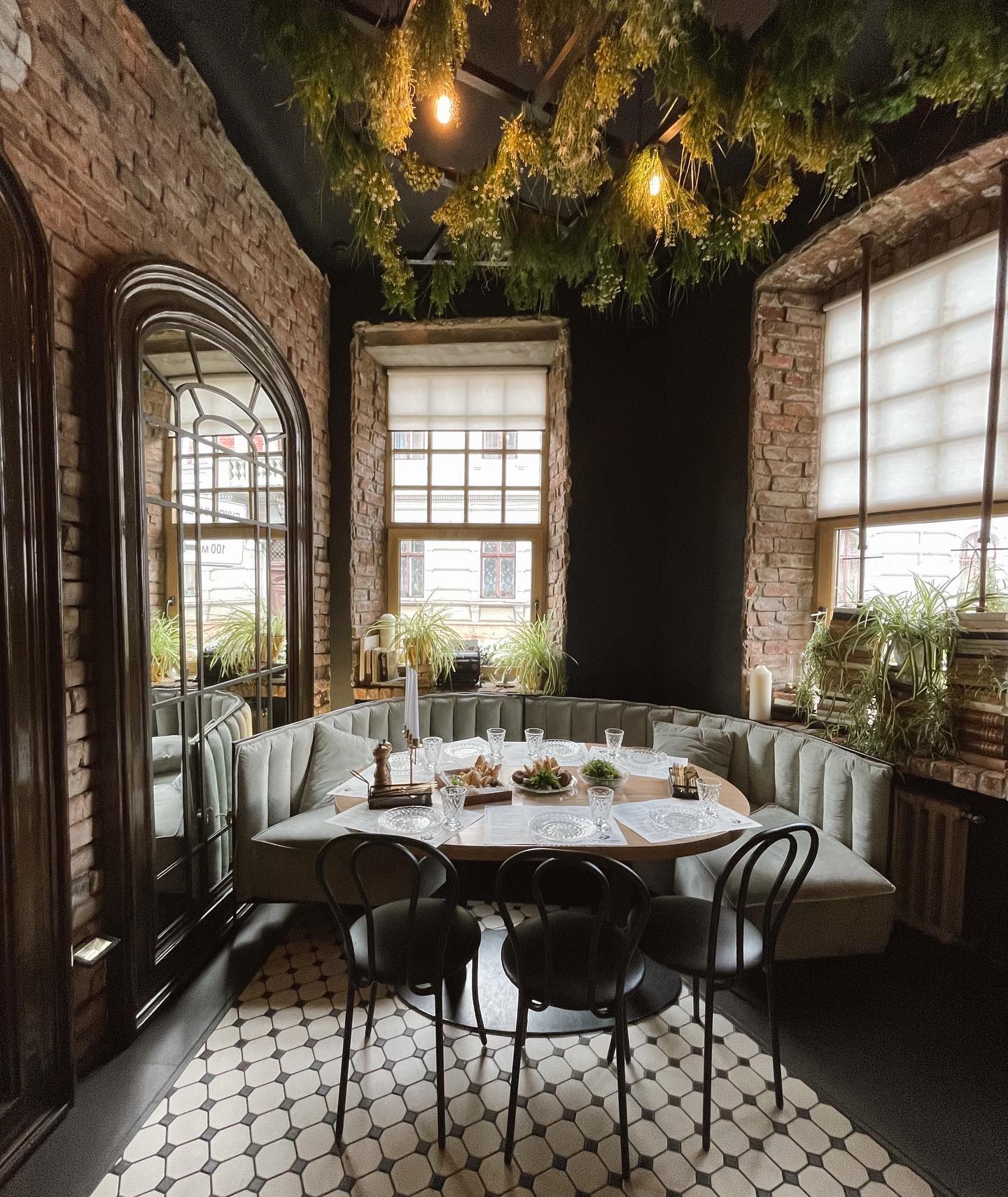 Черновцы в деталях: путеводитель по самым интересным памятникам, отелям и ресторанам города