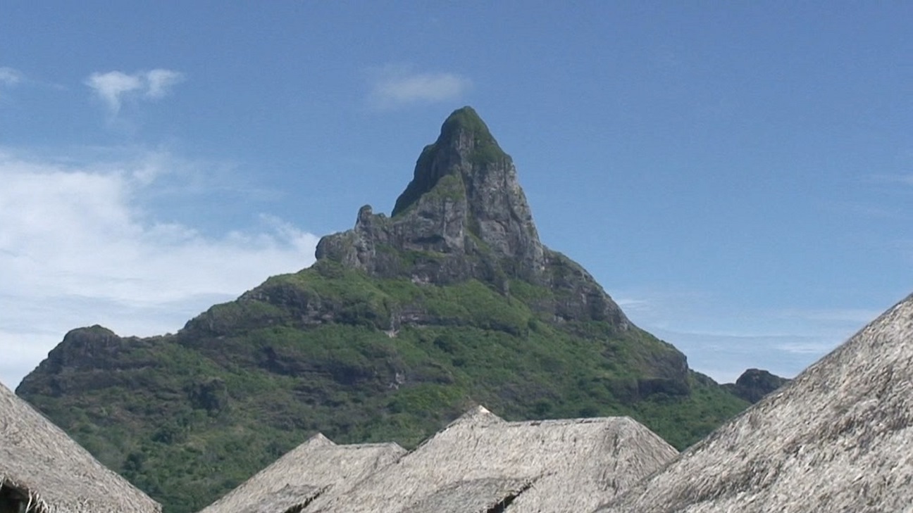 Лагуна, рифи та безлюдні береги: таємниці, які приховує легендарний острів Бора-Бора