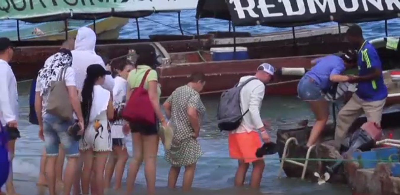 Никаких мер безопасности: туристы удивлены опасной ситуацией на популярном курорте