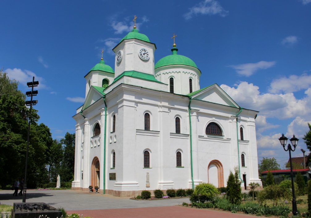 Соборы, дворцы и парки: готовый маршрут по Черкасской области для идеального летнего путешествия