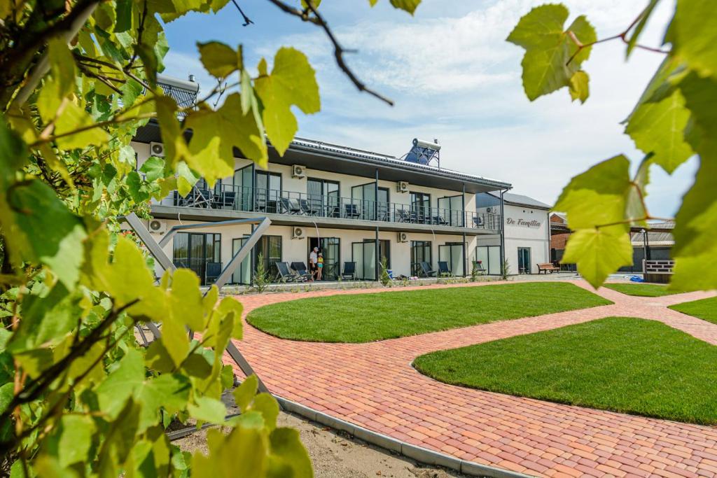 Справжня спека і зливи: туристів попередили про негоду на курортах Чорного і Азовського морів