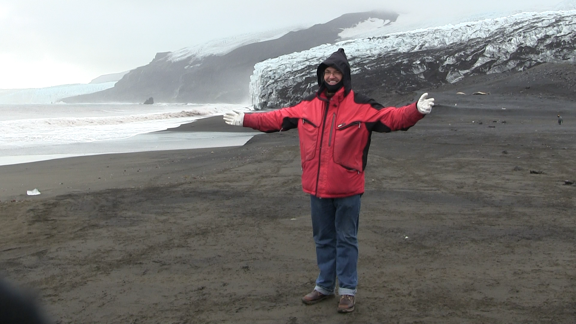 &quot;Пронизывающий холод&quot;: как я жил на диком острове под вулканом и ледниками