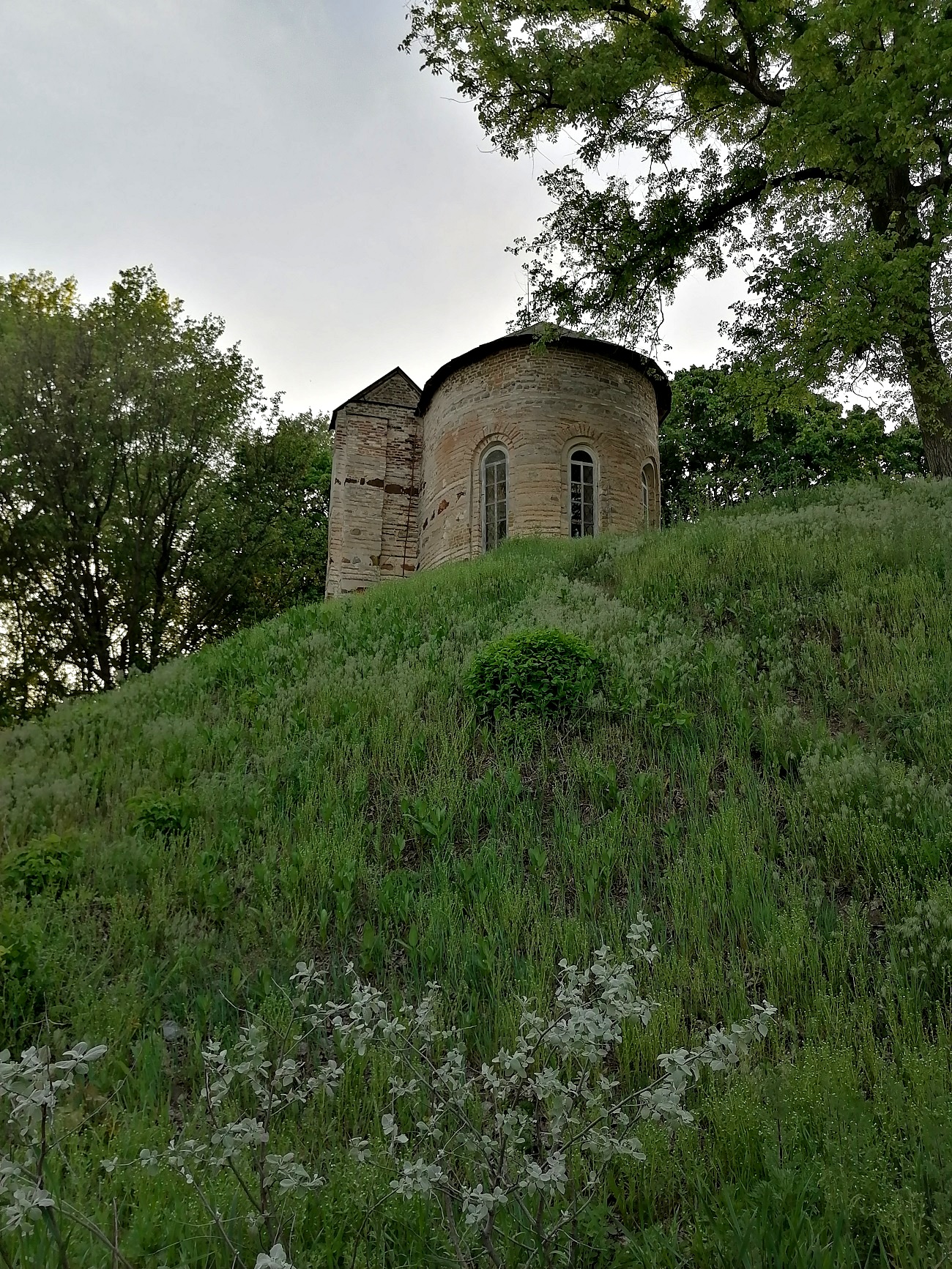 "Наследие Средневековья": малоизвестный городок на Черниговщине удивляет необычными объектами