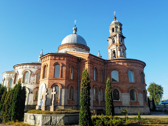 Старі храми та кам'яні млини: у селі на Сумщині "ховаються" шедеври архітектури