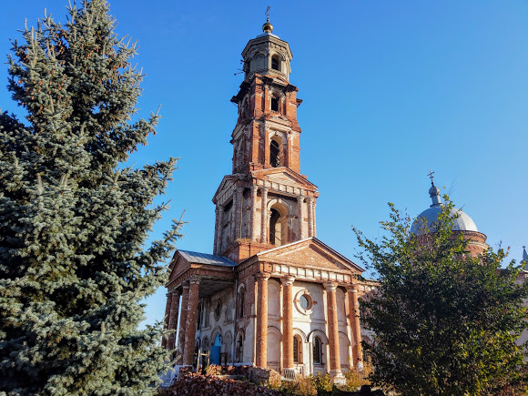 Старі храми та кам'яні млини: у селі на Сумщині "ховаються" шедеври архітектури