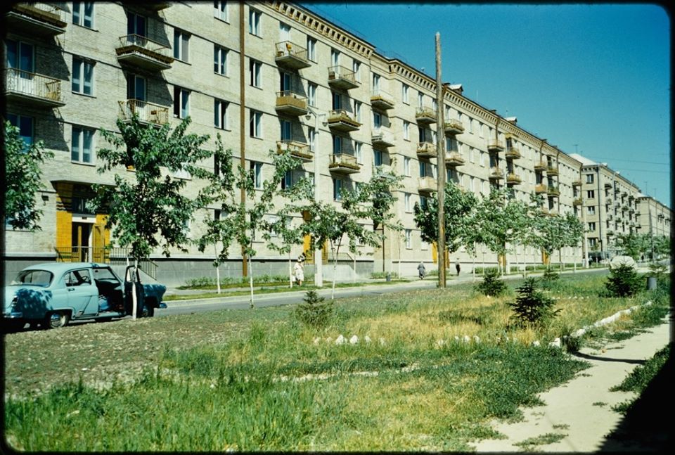 Мозаїки, "космічна" ротонда та кольорові хрущовки: маловідомі локації Києва, які варто побачити