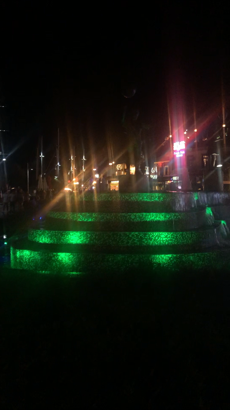 &quot;Набережна забита людьми&quot;: що відбувається у курортному містечку Туреччини в розпал карантину