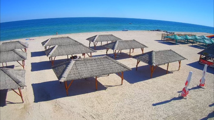 Отдых на море в сентябре: пляжи популярного украинского курорта пустеют