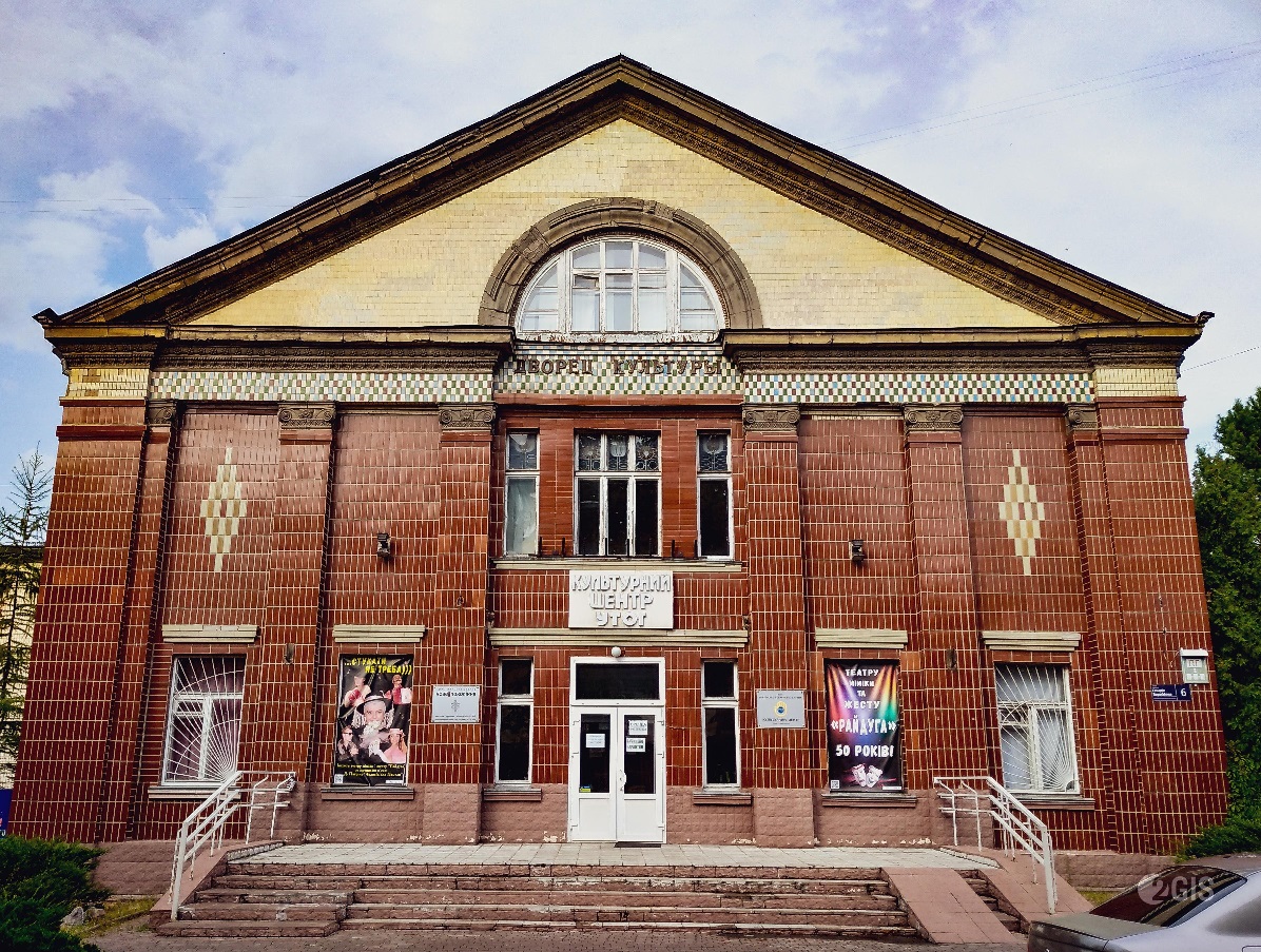 Мозаїки, "космічна" ротонда та кольорові хрущовки: маловідомі локації Києва, які варто побачити