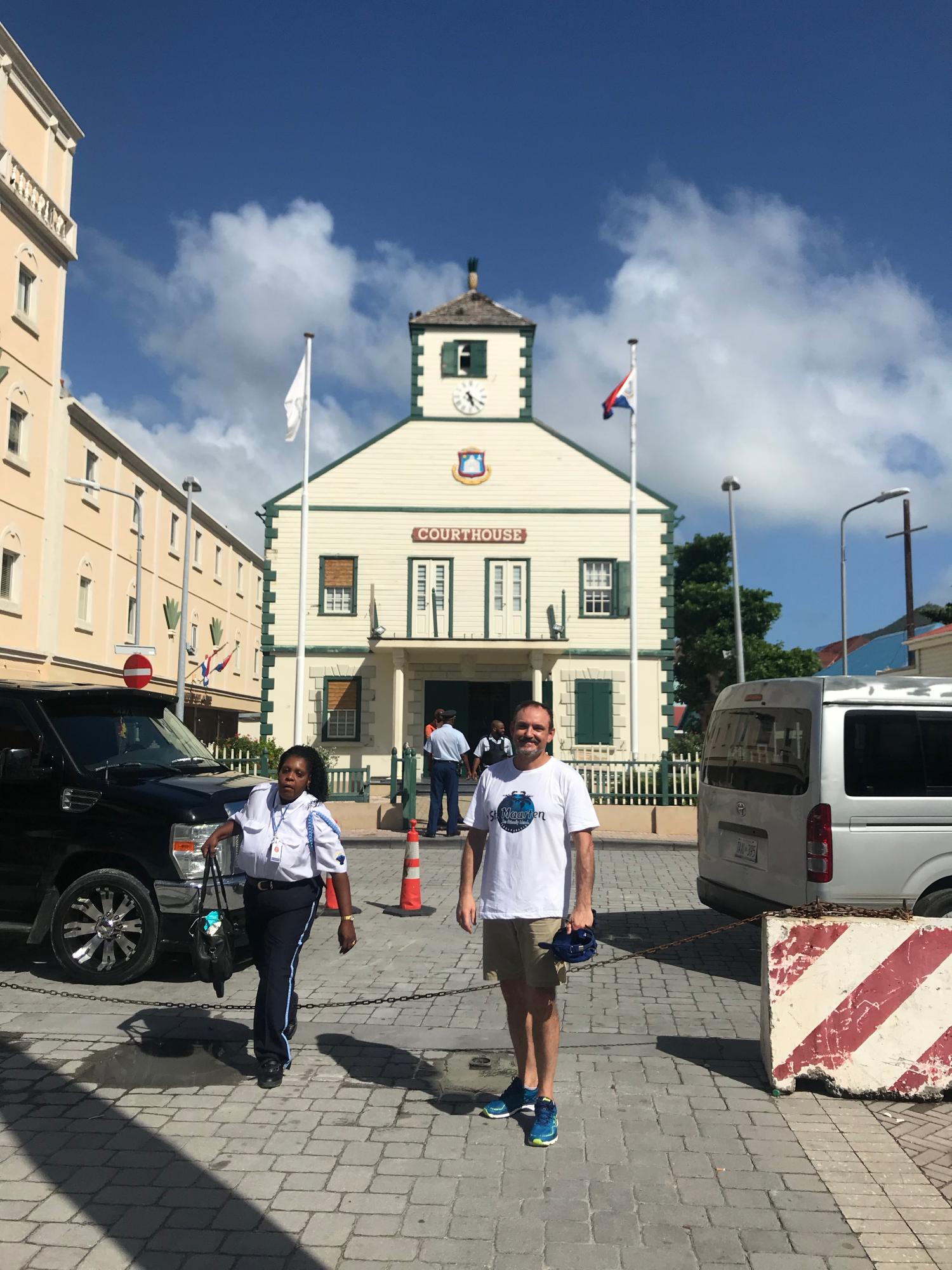 "Око" урагана: как курортный тропический остров пережил впечатляющий шторм