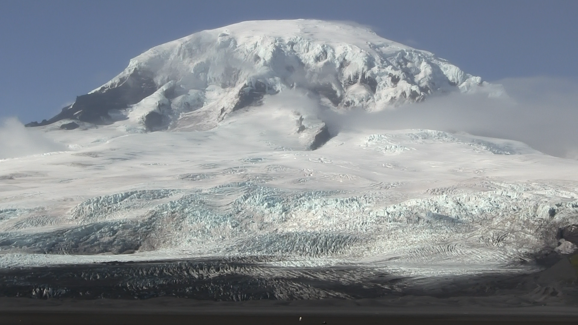 &quot;Пронизывающий холод&quot;: как я жил на диком острове под вулканом и ледниками