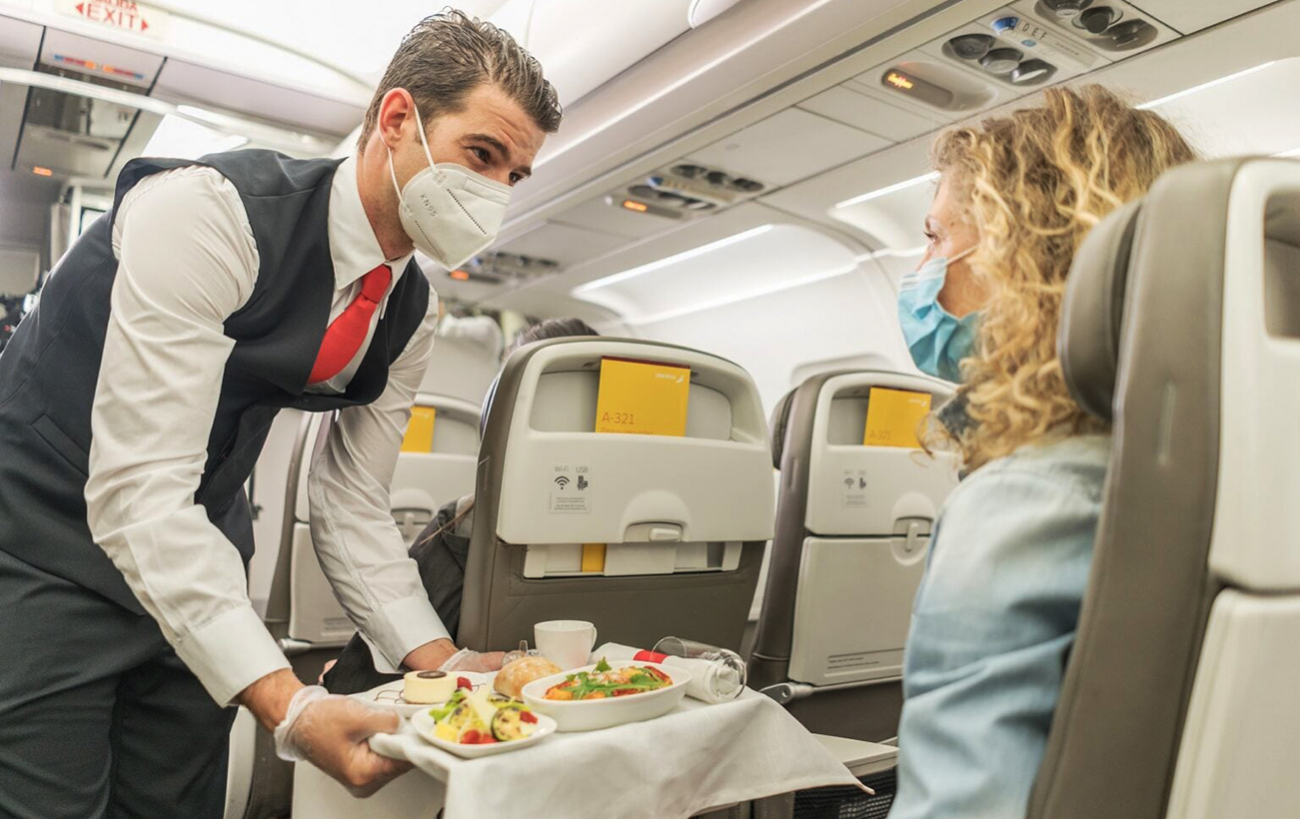 Скупчення в аеропорту: через нові правила в'їзду до України виникають черги туристів