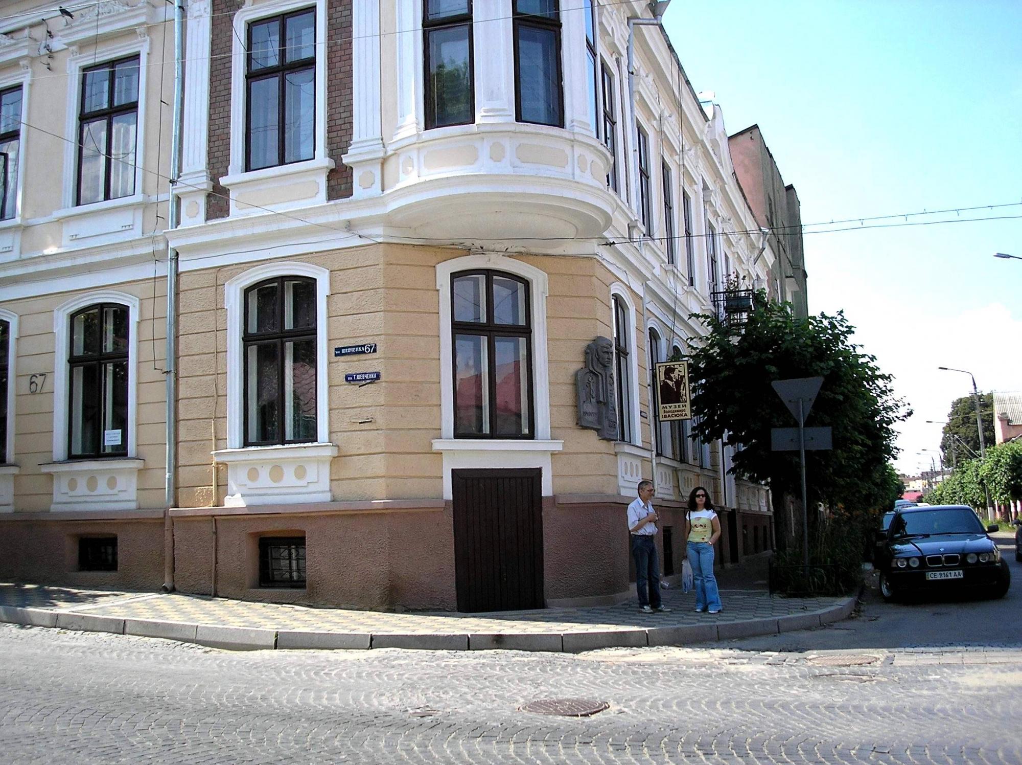 Черновцы в деталях: путеводитель по самым интересным памятникам, отелям и ресторанам города