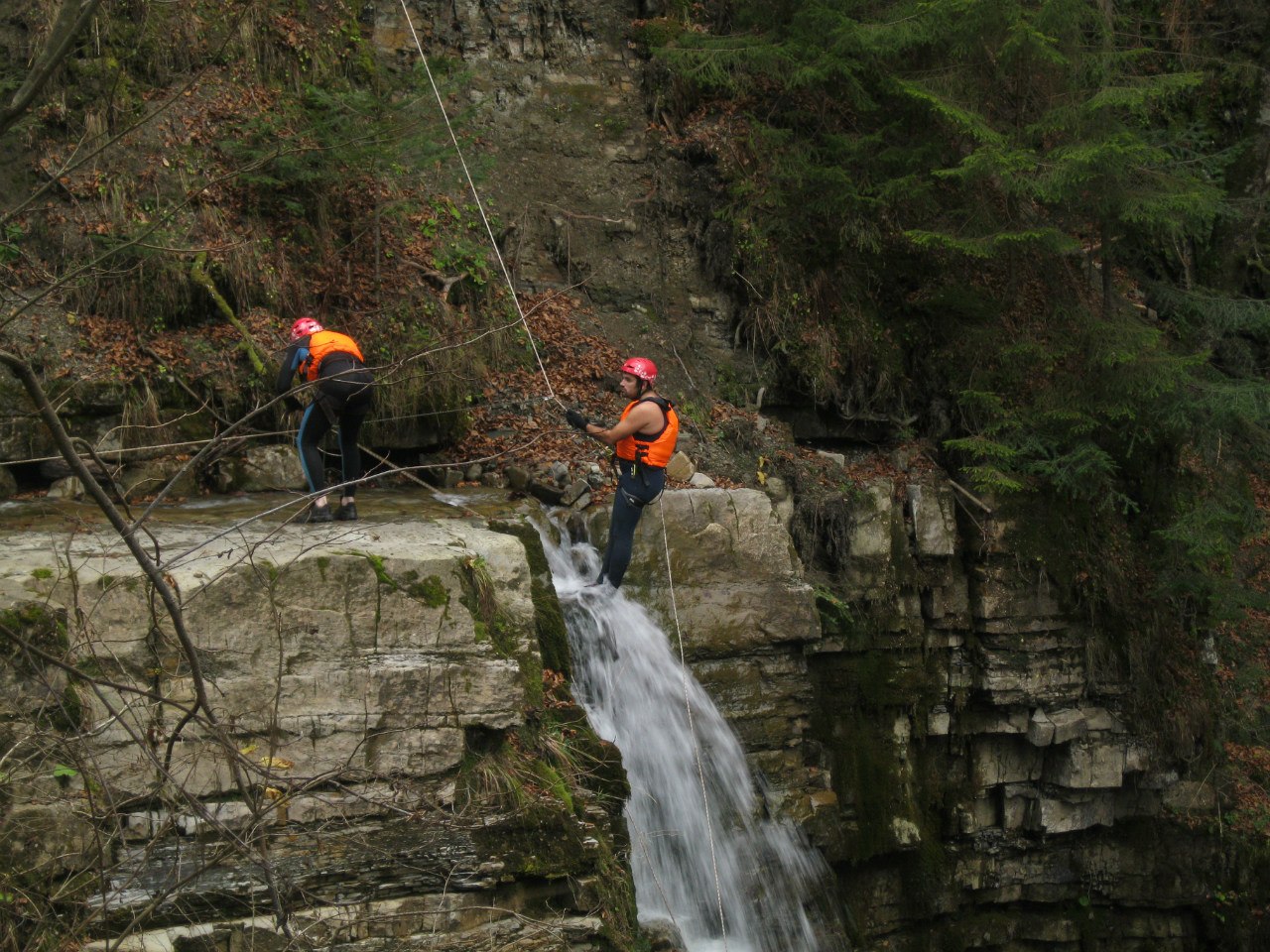 Водопадный экстрим: как новый вид активного отдыха набирает популярность в Украине