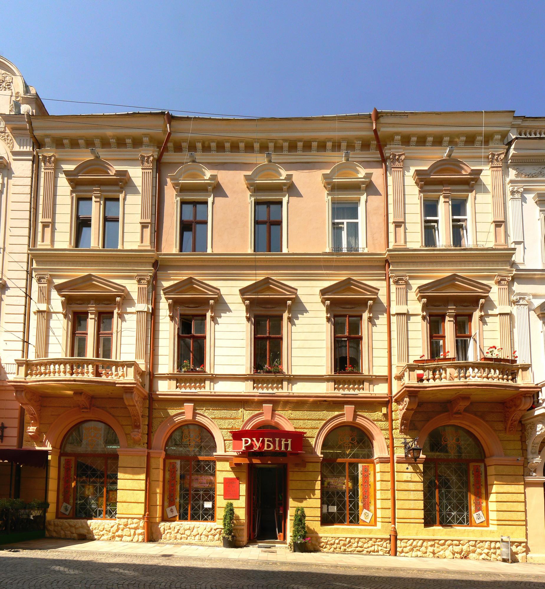 Черновцы в деталях: путеводитель по самым интересным памятникам, отелям и ресторанам города