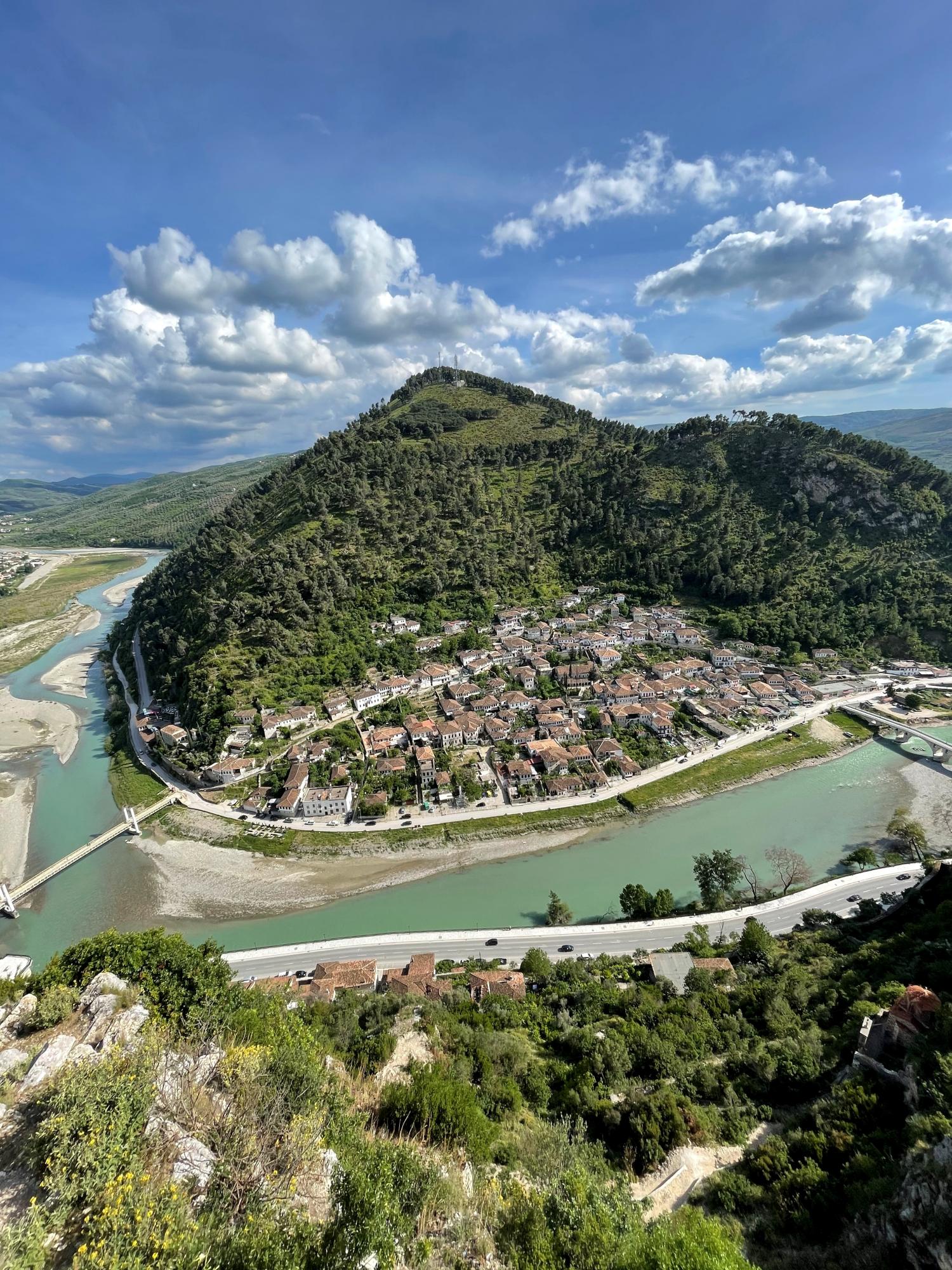 Город на двух морях, озера и крепости: самые интересные места Албании, о которых вы могли не знать