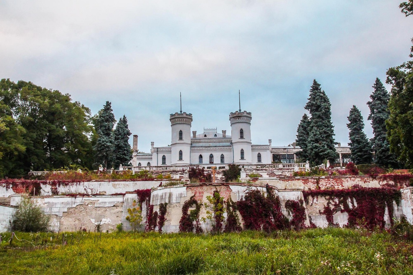 Розкіш та дух історії: найкрасивіші палаци України для весняного вікенду