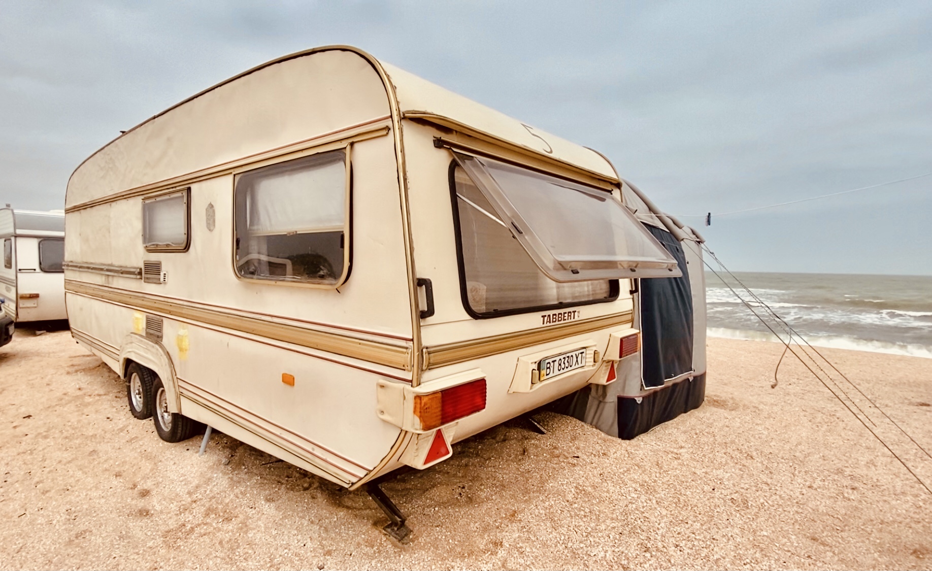 Дикий остров, "Мертвое море" и маяк: самые интересные локации Арабатской стрелки, которые вас удивят