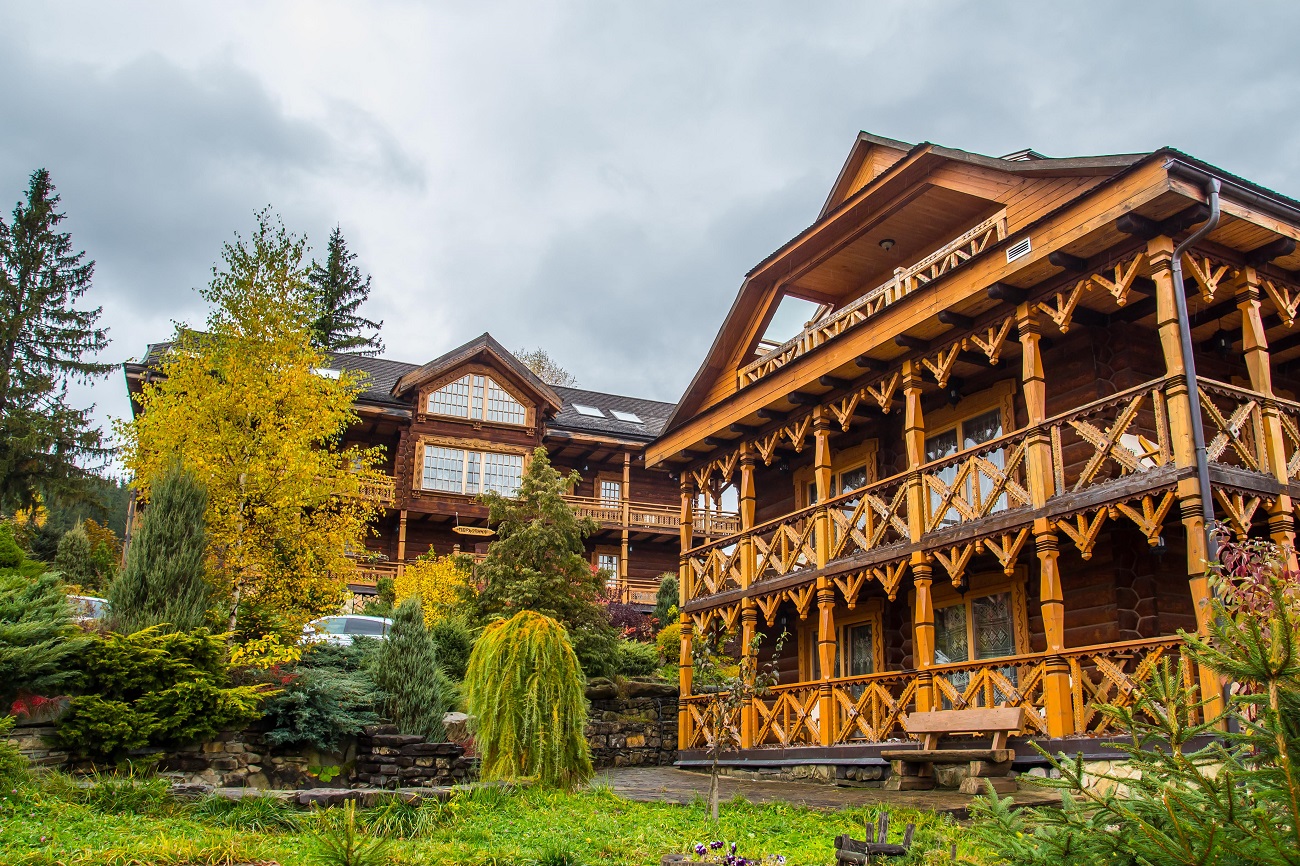Водоспад та гірські пейзажі: скільки коштує відпочинок в одній із наймальовничіших локацій Карпат