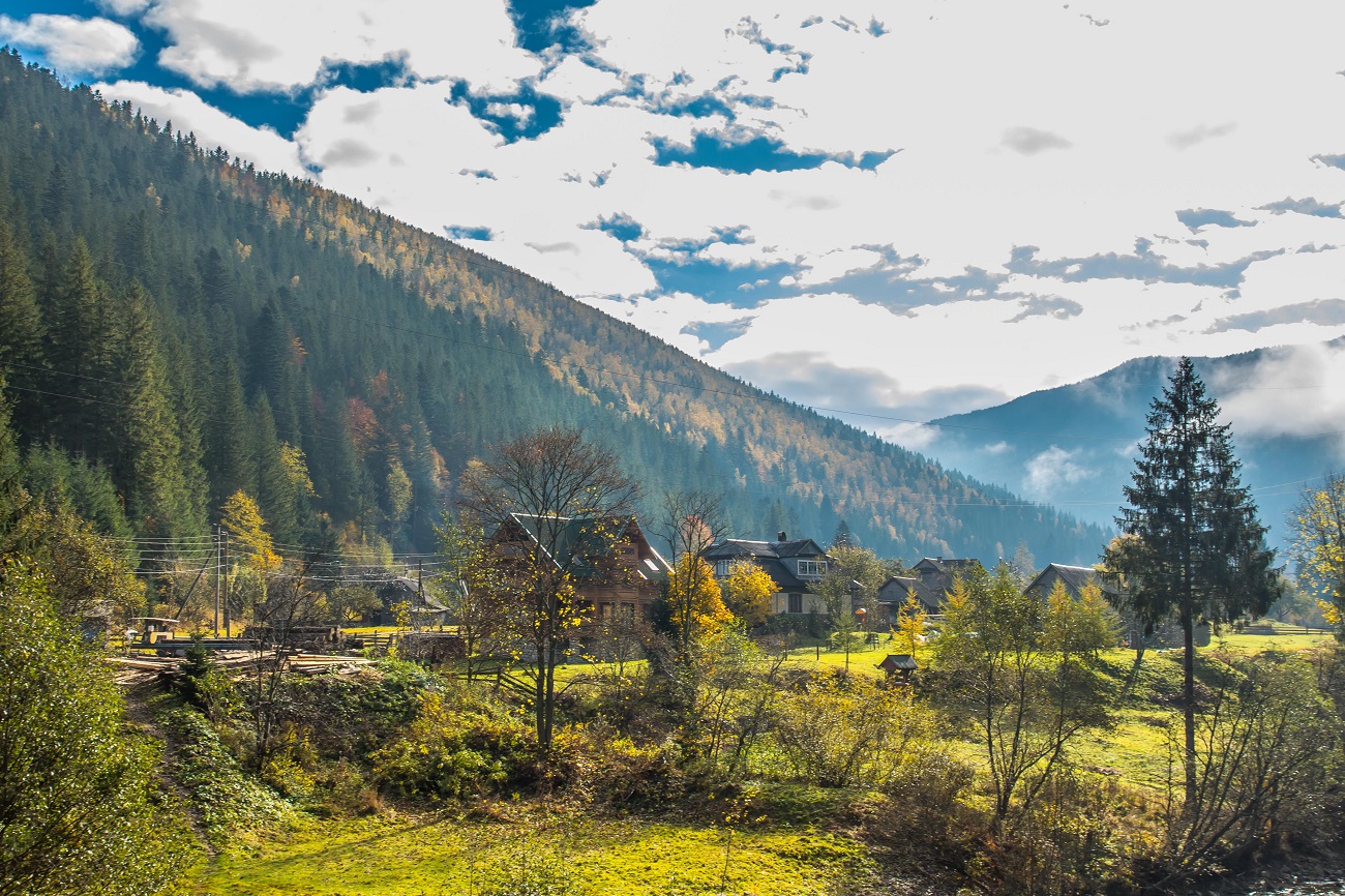 Водоспад та гірські пейзажі: скільки коштує відпочинок в одній із наймальовничіших локацій Карпат