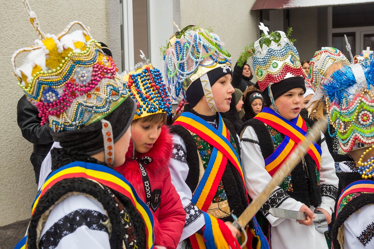 Ярче карнавала в Венеции: украинское село впечатляет необычным празднованием Маланки