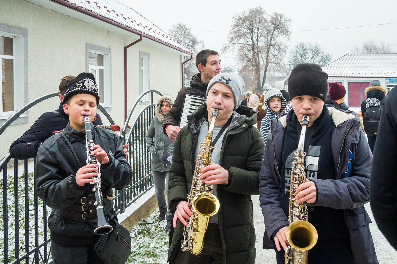 Ярче карнавала в Венеции: украинское село впечатляет необычным празднованием Маланки