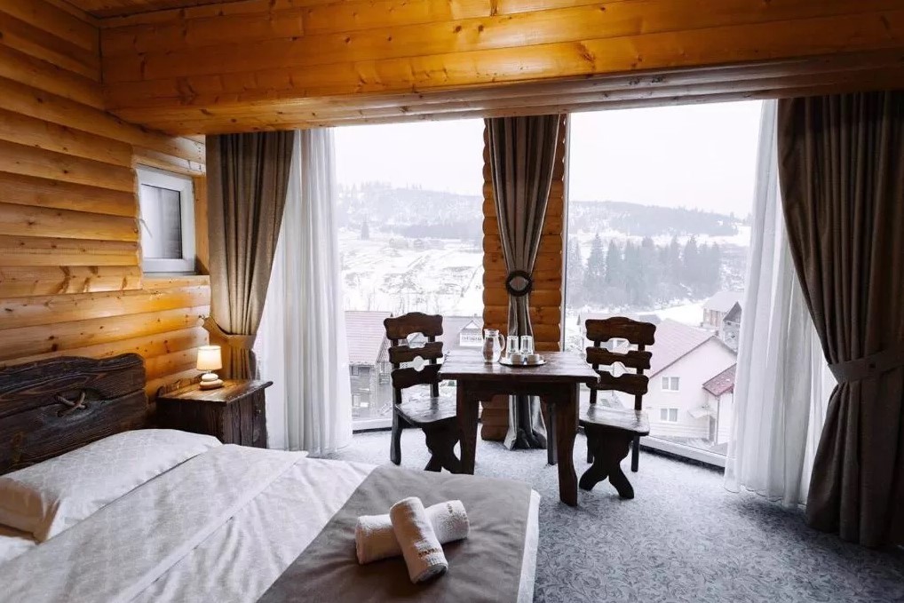 &quot;Людей нет, брони отменяют&quot;: на известном горнолыжном курорте в Карпатах мало туристов