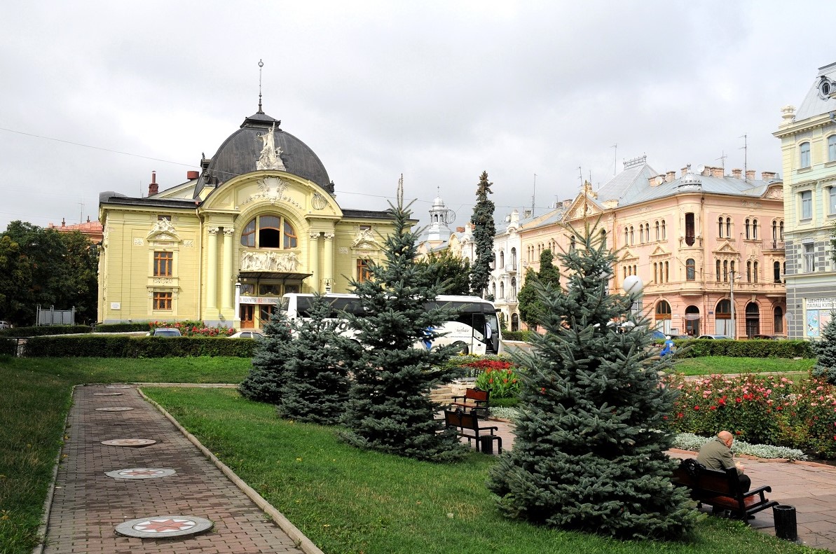 Черновцы в деталях: путеводитель по самым интересным памятникам, отелям и ресторанам города