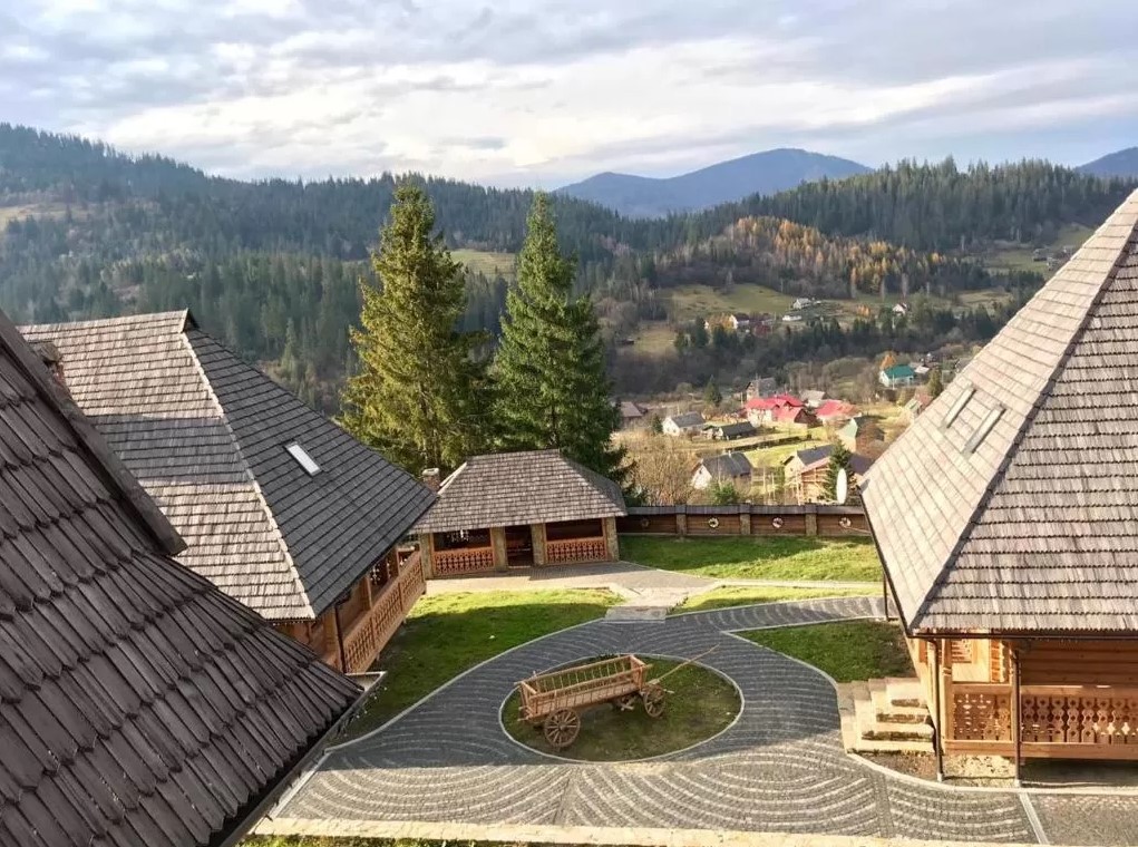 &quot;Людей нет, брони отменяют&quot;: на известном горнолыжном курорте в Карпатах мало туристов