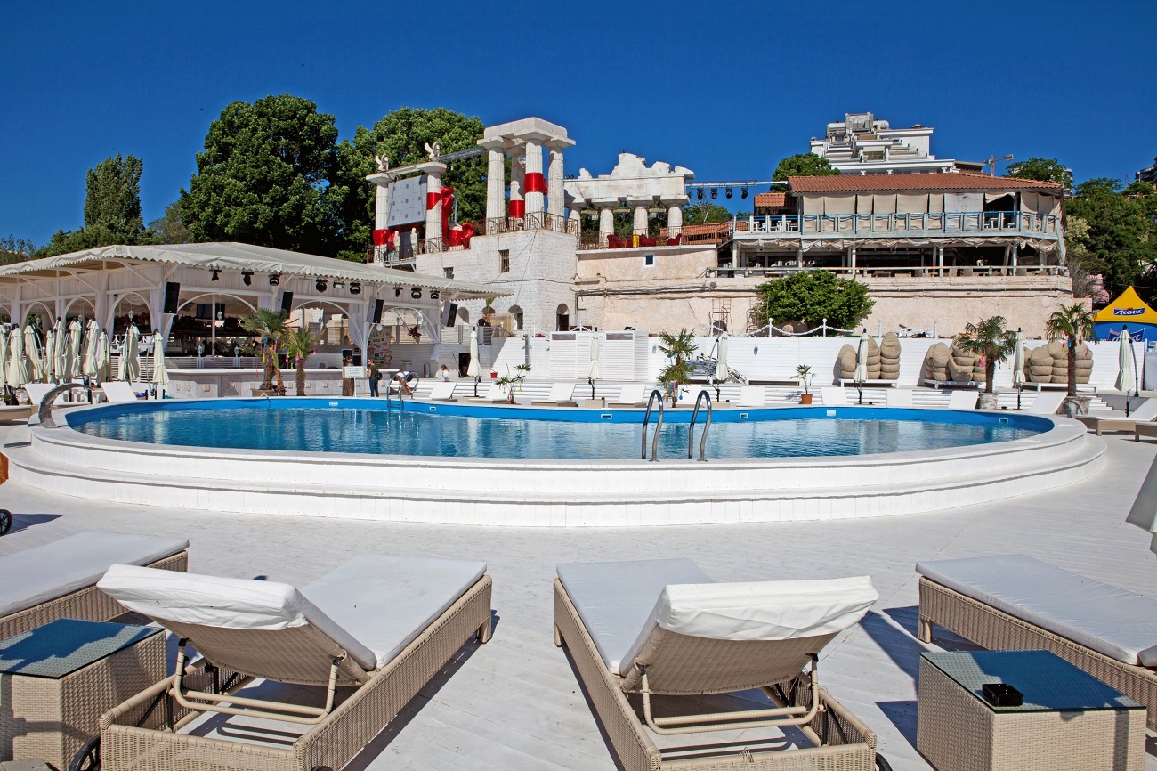 Успейте посетить осенью: роскошные пляжи Одессы с бассейнами и развлечениями