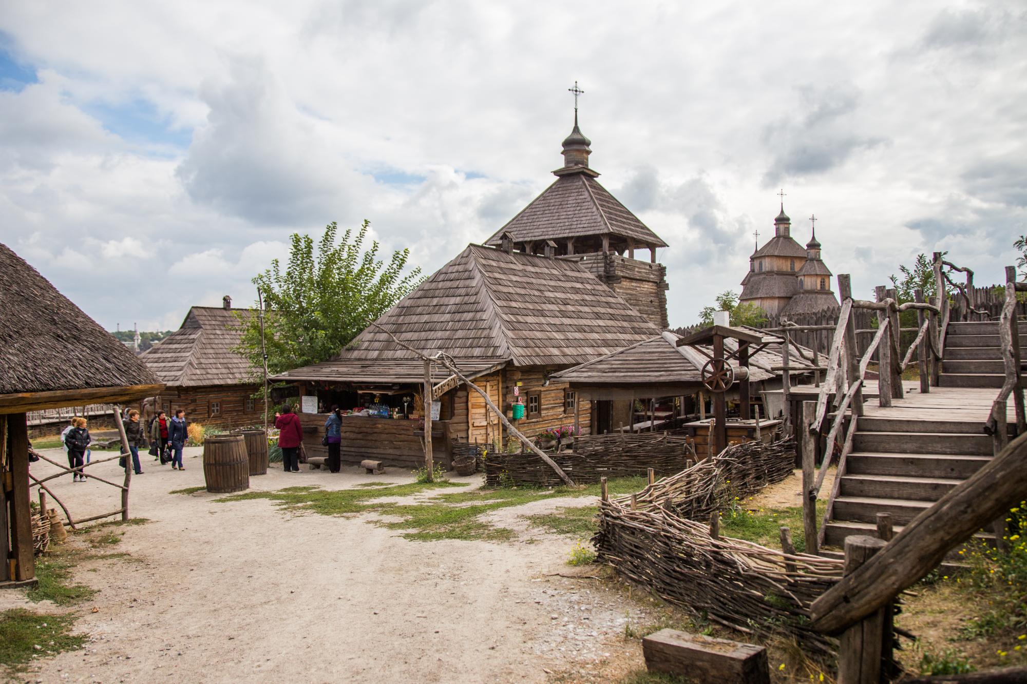 Золота осінь та козацькі місця: кращі локації для подорожі на Покрову