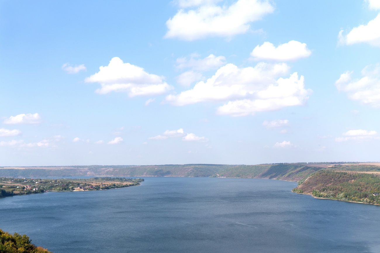 Гроти та монастир в печері: незвичайна локація на Буковині, яку варто побачити