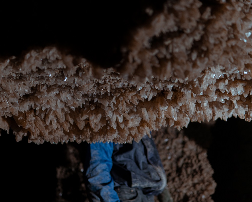Печера у пагорбах: незвична локація в українській глибинці, про яку не знають туристи