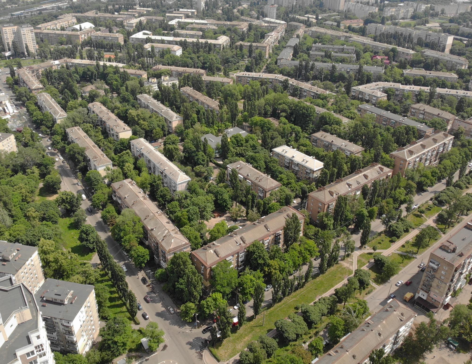 Мозаїки, "космічна" ротонда та кольорові хрущовки: маловідомі локації Києва, які варто побачити