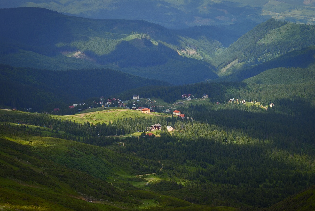 Туристка про курорти Карпат у &quot;червоній&quot; зоні: &quot;працює все, навіть нічні клуби